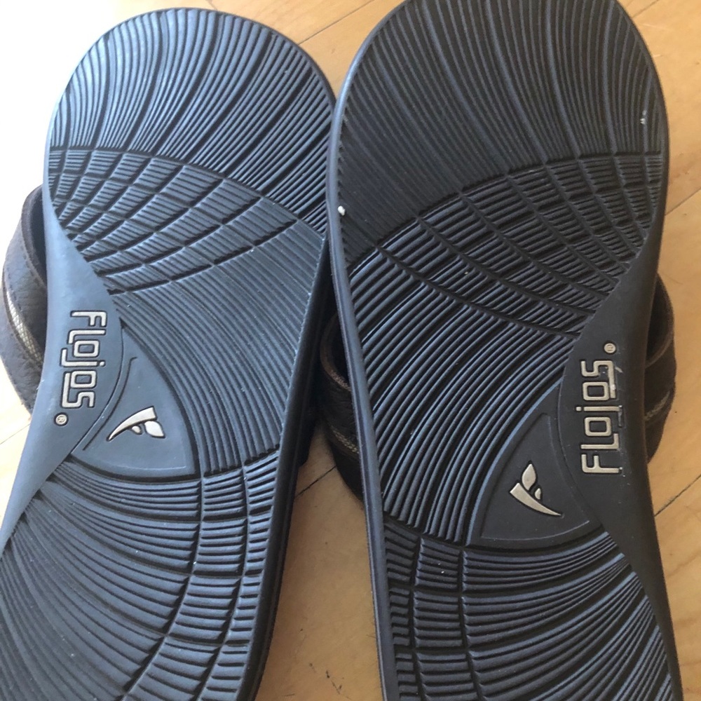 Sandals - Picture 2 of 3